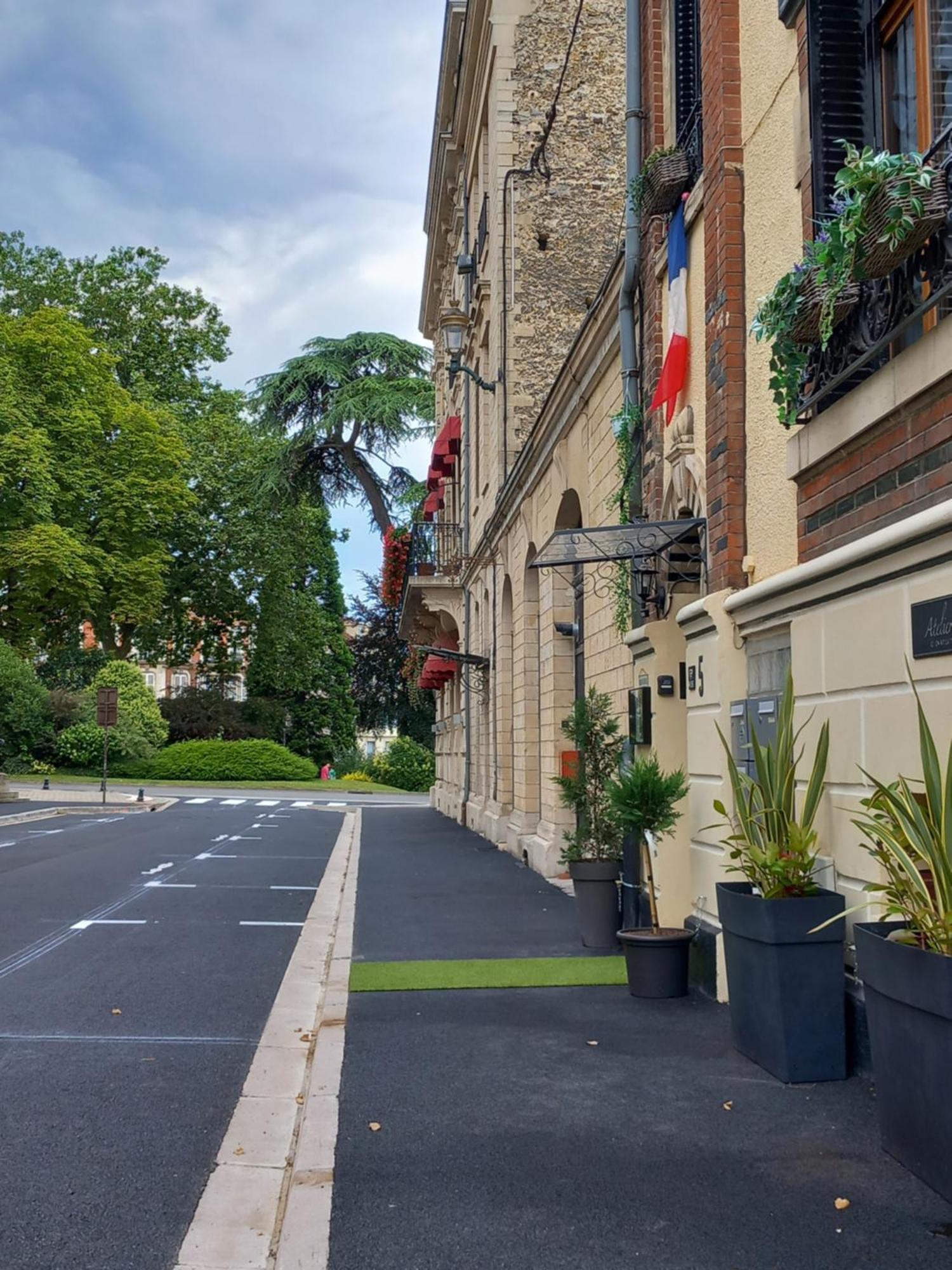 Les Loges Du Theatre Degustation Champagne Offerte Jacuzzi Sauna Jeux Velos Maison Prive 150M2 Historique 14Pers Max Emplacement Exceptionnel Et Chic, 200M De L'Avenue De Champagne, Gare, Musee, Jardins, Restaurations, Toutes Commodites Épernay Zewnętrze zdjęcie