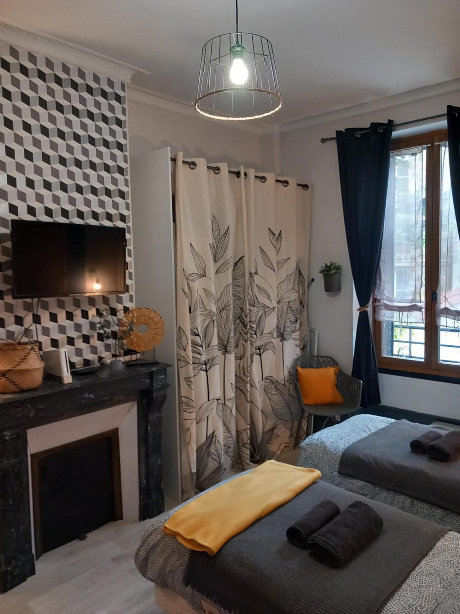 Les Loges Du Theatre Degustation Champagne Offerte Jacuzzi Sauna Jeux Velos Maison Prive 150M2 Historique 14Pers Max Emplacement Exceptionnel Et Chic, 200M De L'Avenue De Champagne, Gare, Musee, Jardins, Restaurations, Toutes Commodites Épernay Zewnętrze zdjęcie