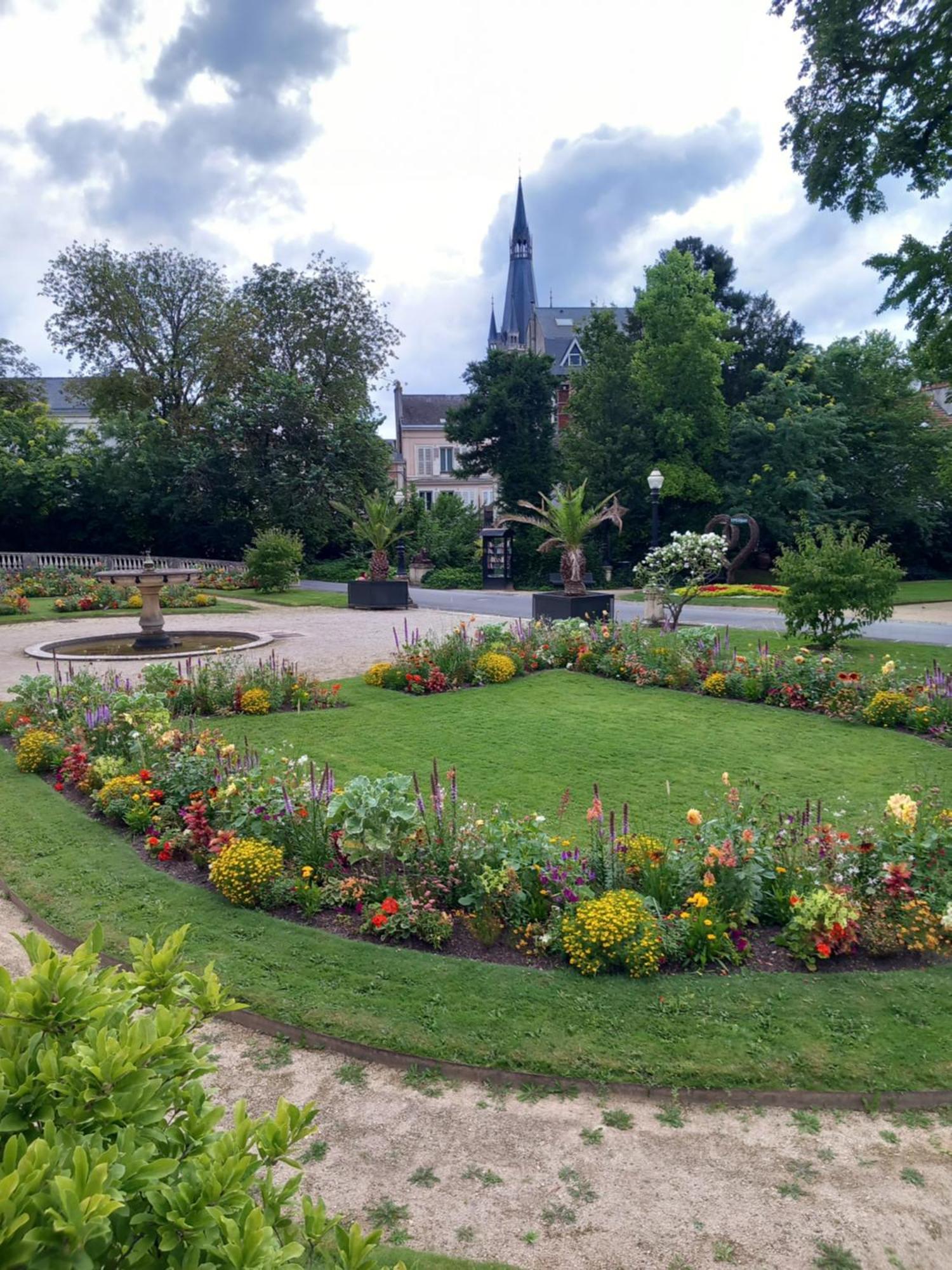 Les Loges Du Theatre Degustation Champagne Offerte Jacuzzi Sauna Jeux Velos Maison Prive 150M2 Historique 14Pers Max Emplacement Exceptionnel Et Chic, 200M De L'Avenue De Champagne, Gare, Musee, Jardins, Restaurations, Toutes Commodites Épernay Zewnętrze zdjęcie